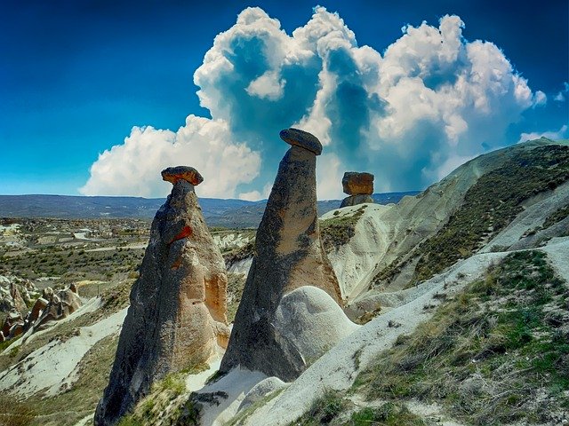 Muat turun percuma Landscape Rocks Clouds - foto atau gambar percuma percuma untuk diedit dengan editor imej dalam talian GIMP