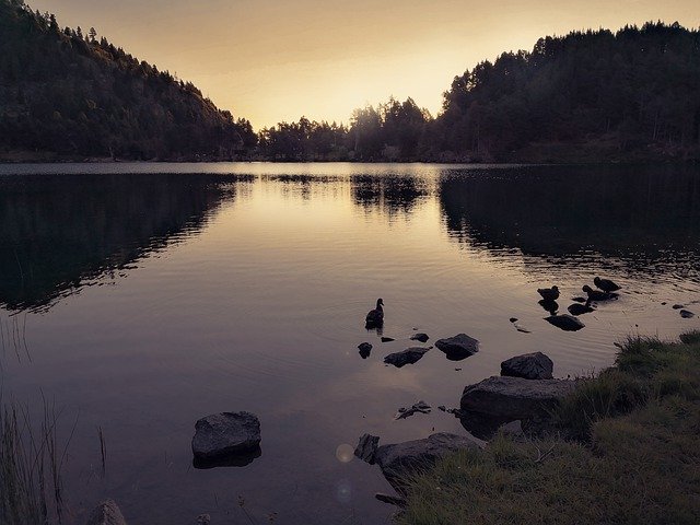 Bezpłatne pobieranie Landscape Sunset Lake - bezpłatne zdjęcie lub obraz do edycji za pomocą internetowego edytora obrazów GIMP