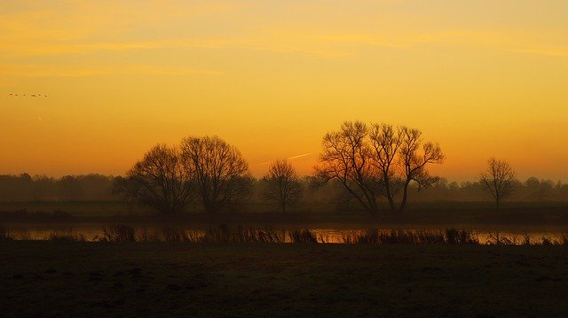 Muat turun percuma Landscape Water Sunrise - foto atau gambar percuma percuma untuk diedit dengan editor imej dalam talian GIMP