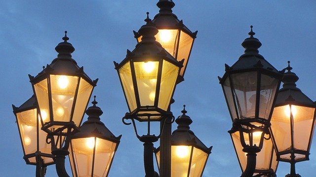 Descarga gratuita Lantern Street Lamp: foto o imagen gratuita para editar con el editor de imágenes en línea GIMP