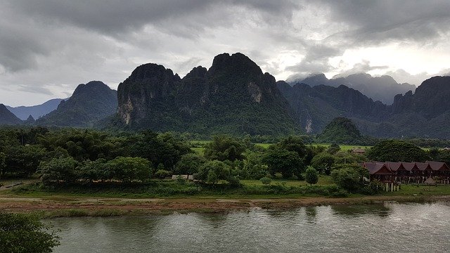 Descarga gratuita Laos Mountain River The - foto o imagen gratis y gratuita para editar con el editor de imágenes en línea GIMP