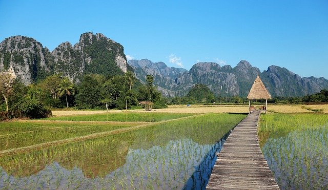 Téléchargement gratuit d'hôtels populaires au Laos Vang Vieng - photo ou image gratuite à éditer avec l'éditeur d'images en ligne GIMP