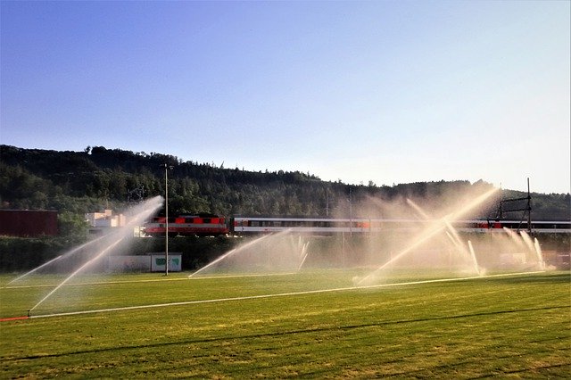 Muat turun percuma Lawn Water Meadow Sports - foto atau gambar percuma untuk diedit dengan editor imej dalam talian GIMP