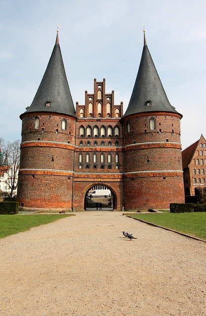 Descarga gratuita Lübeck Mecklenburg Holsten Gate - foto o imagen gratuita para editar con el editor de imágenes en línea GIMP