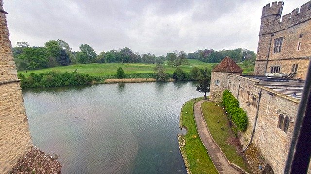 Free download Leeds Castle Lake -  free photo or picture to be edited with GIMP online image editor