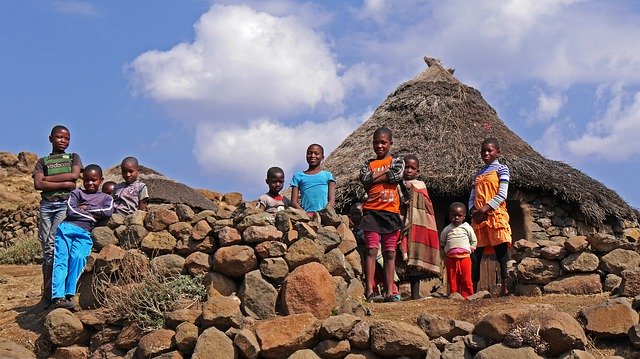 Безкоштовно завантажте Lesotho Bergdorf Children Round - безкоштовне фото або зображення для редагування за допомогою онлайн-редактора зображень GIMP