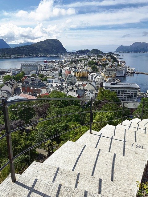 Descarga gratuita Ålesund Norway Mountain: foto o imagen gratuita para editar con el editor de imágenes en línea GIMP