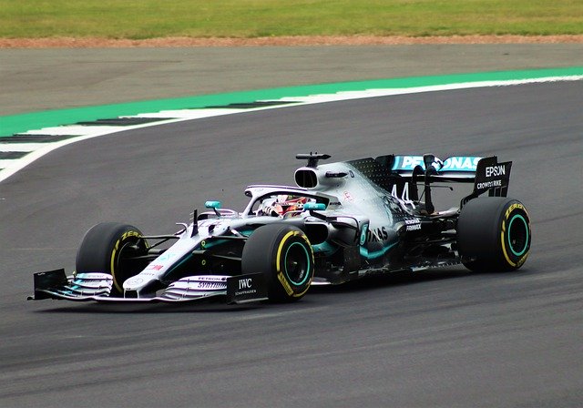 Download gratuito Lewis Hamilton Mercedes - foto o immagine gratis da modificare con l'editor di immagini online di GIMP