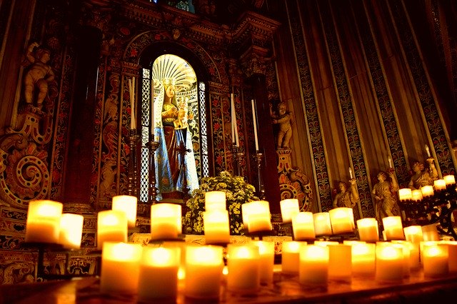 Bezpłatne pobieranie Light Candles Virgin - bezpłatne zdjęcie lub obraz do edycji za pomocą internetowego edytora obrazów GIMP