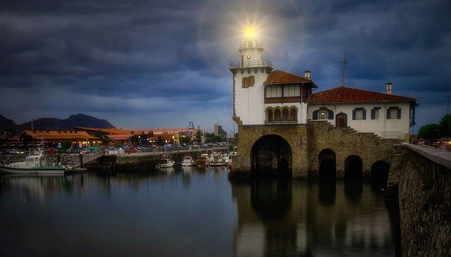 Kostenloser Download Lighthouse Is Port - kostenloses Foto oder Bild zur Bearbeitung mit GIMP Online-Bildbearbeitung