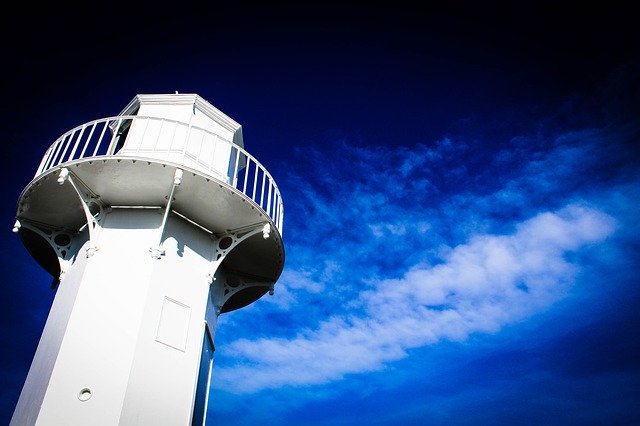 Unduh gratis Lighthouse Sky Clouds - foto atau gambar gratis untuk diedit dengan editor gambar online GIMP