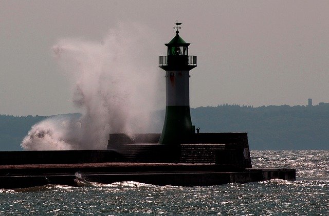 ດາວ​ໂຫຼດ​ຟຣີ Lighthouse Wave Sea - ຮູບ​ພາບ​ຟຣີ​ຫຼື​ຮູບ​ພາບ​ທີ່​ຈະ​ໄດ້​ຮັບ​ການ​ແກ້​ໄຂ​ກັບ GIMP ອອນ​ໄລ​ນ​໌​ບັນ​ນາ​ທິ​ການ​ຮູບ​ພາບ​