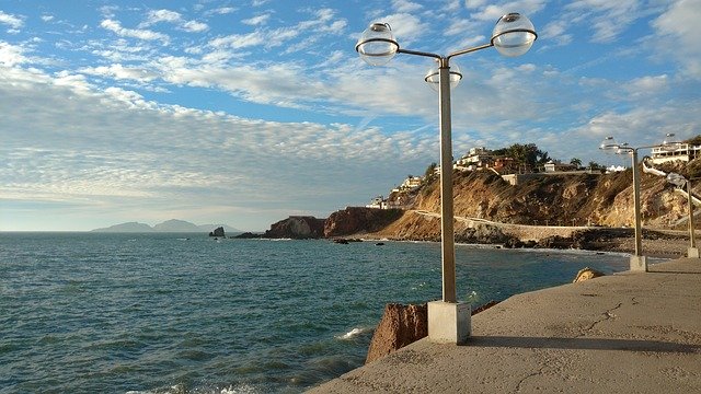 Descărcare gratuită Lighting Lamp Malecon - fotografie sau imagini gratuite pentru a fi editate cu editorul de imagini online GIMP