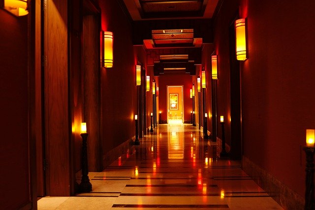 免费下载 Light Lamp Corridor - 可使用 GIMP 在线图像编辑器编辑的免费照片或图片