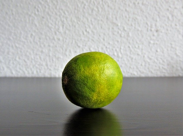 Muat turun percuma Lime Fruity Still Life - foto atau gambar percuma untuk diedit dengan editor imej dalam talian GIMP