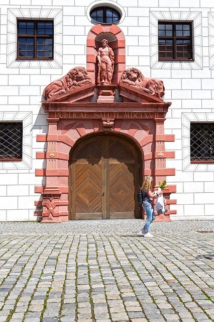 Descarga gratuita Lion Gate Ulm Historic Center: foto o imagen gratuita para editar con el editor de imágenes en línea GIMP