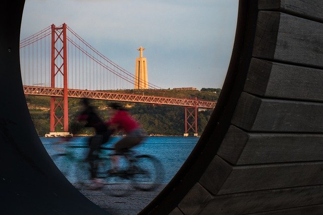 Descărcare gratuită Lisbon Cycling Bridge - fotografie sau imagini gratuite pentru a fi editate cu editorul de imagini online GIMP