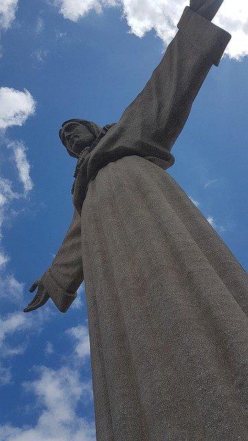 Téléchargement gratuit de la statue de Lisbonne de Jésus Jesu - photo ou image gratuite à éditer avec l'éditeur d'images en ligne GIMP