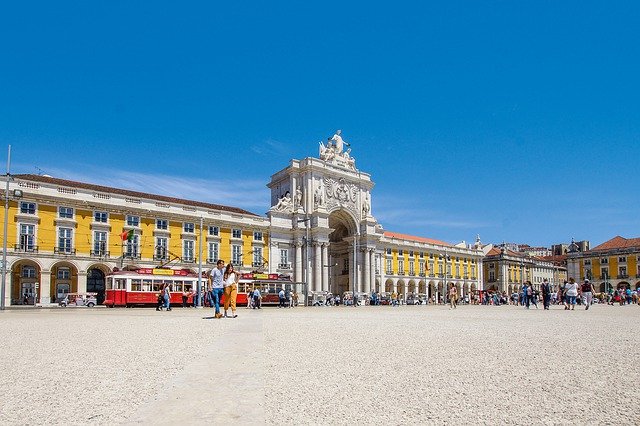 Bezpłatne pobieranie Lizbona Żółta Portugalia - bezpłatne zdjęcie lub obraz do edycji za pomocą internetowego edytora obrazów GIMP