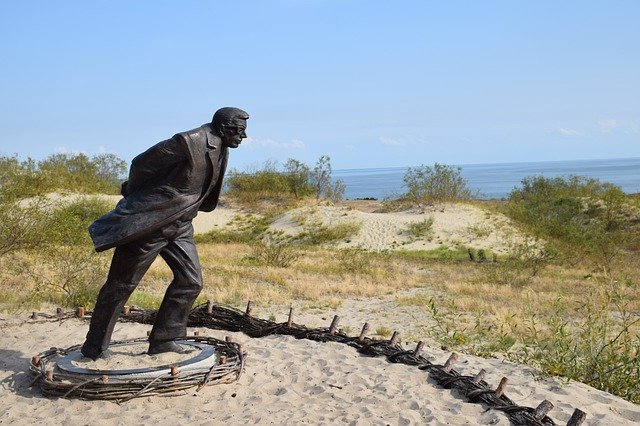 Darmowe pobieranie Litwa Sartre Statue - darmowe zdjęcie lub obraz do edycji za pomocą internetowego edytora obrazów GIMP