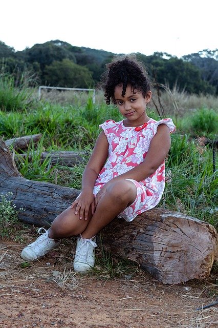 Unduh gratis Little Girl Nature - foto atau gambar gratis untuk diedit dengan editor gambar online GIMP