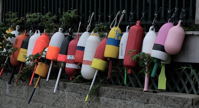 Muat turun percuma Lobster Buoys Colorful - foto atau gambar percuma untuk diedit dengan editor imej dalam talian GIMP