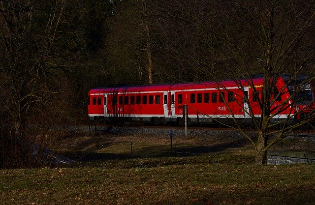 Descărcare gratuită Trafic feroviar local la sol - fotografie sau imagini gratuite pentru a fi editate cu editorul de imagini online GIMP