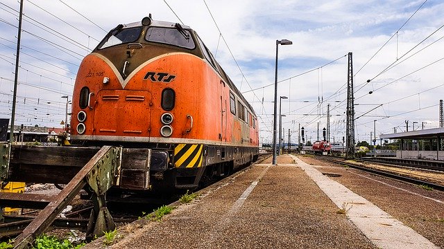 Unduh gratis Loco Locomotive Train - foto atau gambar gratis untuk diedit dengan editor gambar online GIMP