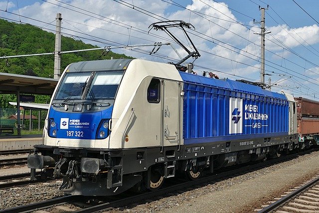 Téléchargement gratuit de la locomotive des chemins de fer locaux de Vienne image gratuite à éditer avec l'éditeur d'images en ligne gratuit GIMP