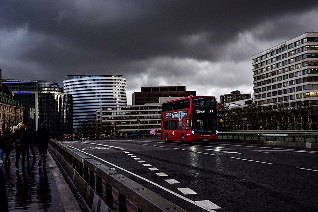 Descarga gratuita London Bus Road: foto o imagen gratuita para editar con el editor de imágenes en línea GIMP