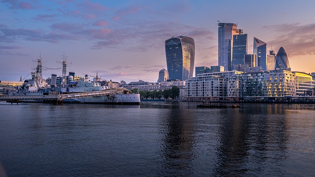 Descargue gratis la imagen gratuita del barco del río Támesis de Londres, Reino Unido, para editar con el editor de imágenes en línea gratuito GIMP