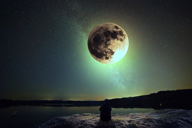 Unduh gratis Lonely Night Moon - foto atau gambar gratis untuk diedit dengan editor gambar online GIMP