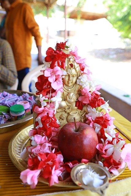 Descarga gratuita Lord Krishna God: foto o imagen gratuita para editar con el editor de imágenes en línea GIMP