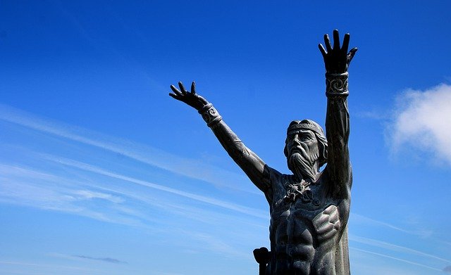 ดาวน์โหลดฟรี Lord Of The Seas Statue Sky - ภาพถ่ายหรือรูปภาพฟรีที่จะแก้ไขด้วยโปรแกรมแก้ไขรูปภาพออนไลน์ GIMP