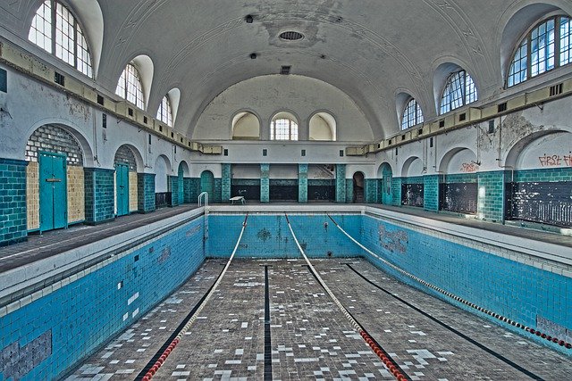 Безкоштовне завантаження Lost Places Swimming Pool Old - безкоштовна безкоштовна фотографія чи зображення для редагування за допомогою онлайн-редактора зображень GIMP