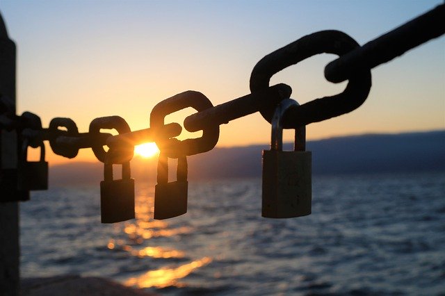 Téléchargement gratuit Love Locks Sunset Romance - photo ou image gratuite à éditer avec l'éditeur d'images en ligne GIMP