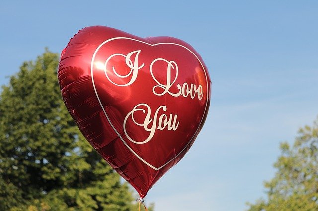 Scarica gratis il messaggio di amore palloncino in amore rosso immagine gratuita da modificare con l'editor di immagini online gratuito GIMP