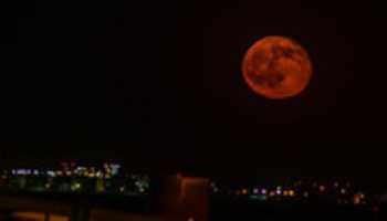 Free download lua vermelha free photo or picture to be edited with GIMP online image editor