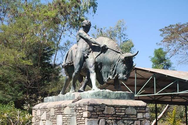 Бесплатная загрузка Lubumbashi Zoo Monument - бесплатное фото или изображение для редактирования с помощью онлайн-редактора изображений GIMP