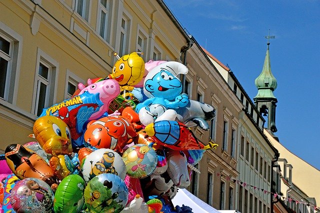 Luftballons Heliums Schlumpf Biene'yi ücretsiz indirin - GIMP çevrimiçi resim düzenleyiciyle düzenlenecek ücretsiz fotoğraf veya resim