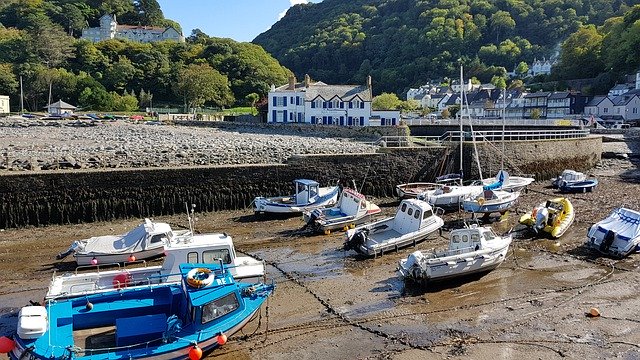 Descărcare gratuită Lynmouth Boats Devon - fotografie sau imagini gratuite pentru a fi editate cu editorul de imagini online GIMP