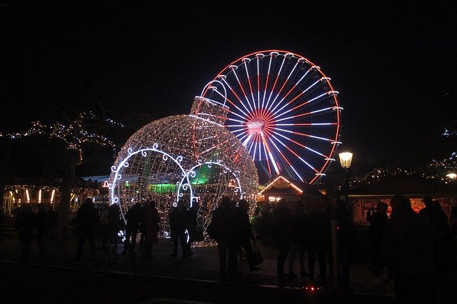 免费下载 Maastricht Christmas 稍微免费的照片模板，可使用 GIMP 在线图像编辑器进行编辑