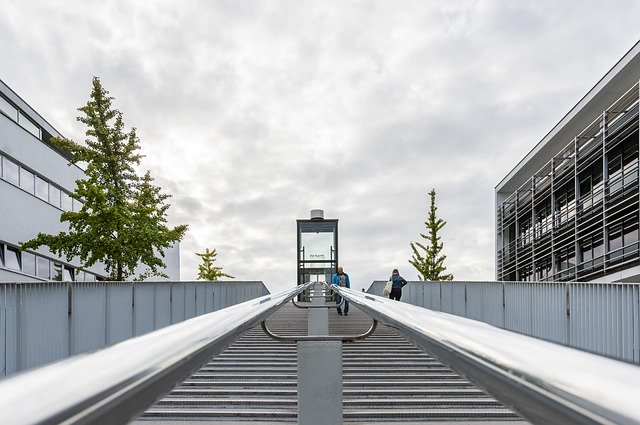 Скачать бесплатно Maastricht Trap Mesh Pedestrian - бесплатное фото или изображение для редактирования с помощью онлайн-редактора изображений GIMP