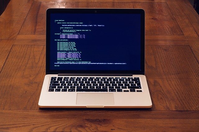 הורדה חינם של Macbook Hack Code - תמונה או תמונה בחינם לעריכה עם עורך התמונות המקוון GIMP