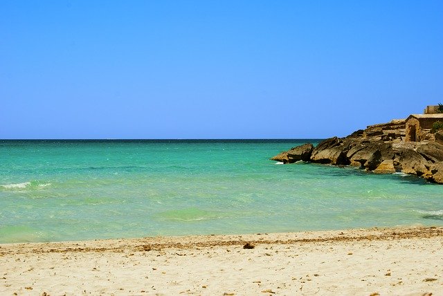 Descarga gratuita Mallorca Beach Blue - foto o imagen gratuita para editar con el editor de imágenes en línea GIMP