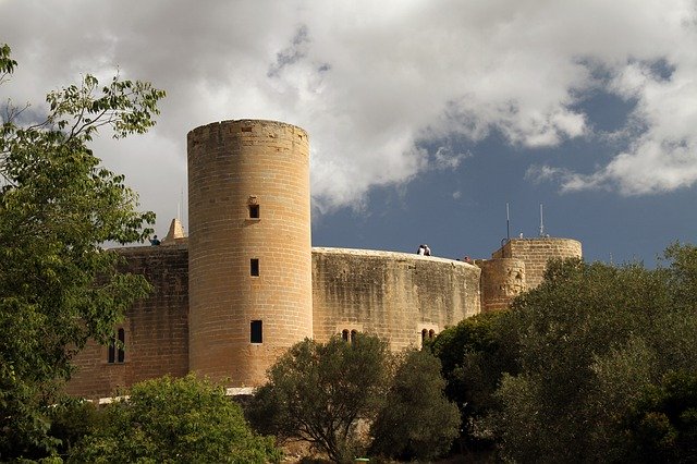 Descărcare gratuită Castelul Mallorca Spania - fotografie sau imagine gratuită pentru a fi editată cu editorul de imagini online GIMP