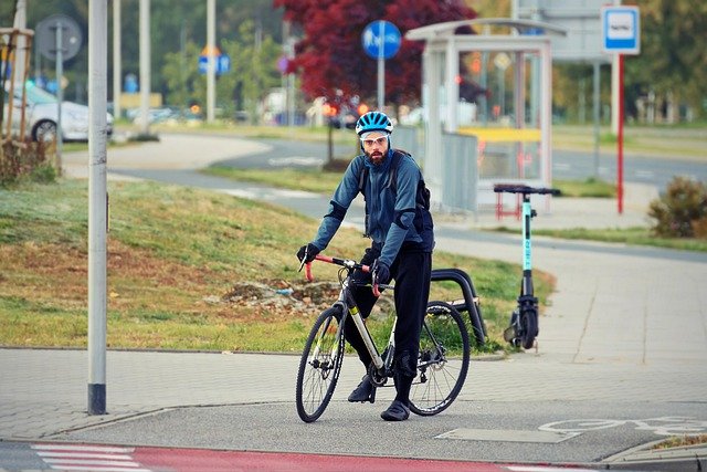 Бесплатно скачать мужчина велосипедист спортивная одежда бесплатное изображение для редактирования с помощью бесплатного онлайн-редактора изображений GIMP