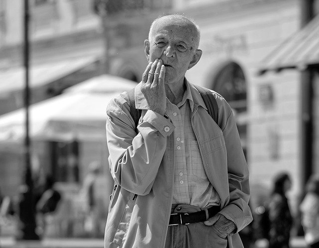 Descărcare gratuită Man Old Confused - fotografie sau imagini gratuite pentru a fi editate cu editorul de imagini online GIMP