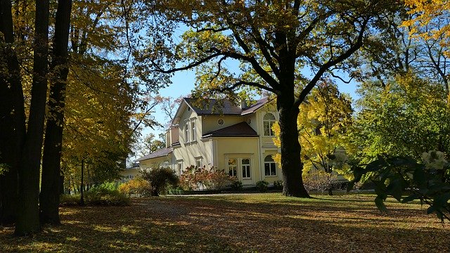ดาวน์โหลดฟรี Manor House Park Autumn - รูปถ่ายหรือรูปภาพฟรีที่จะแก้ไขด้วยโปรแกรมแก้ไขรูปภาพออนไลน์ GIMP