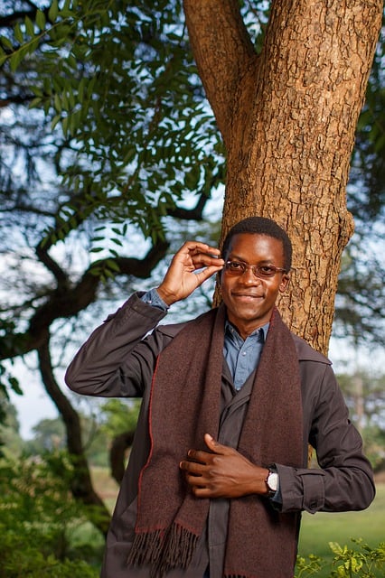 دانلود رایگان ژست مرد سیاه و سفید طبیعت جنگل آفریقایی تصویر رایگان برای ویرایش با ویرایشگر تصویر آنلاین رایگان GIMP